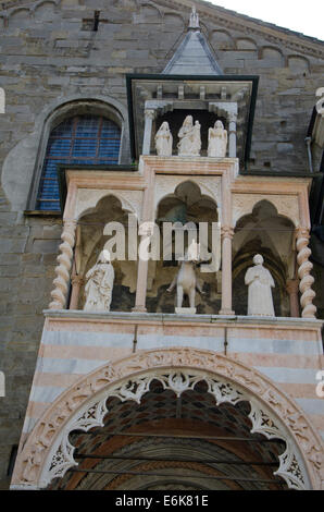 Ingresso della Cappella Colleoni vecchio centro Bergamo città alta, superiore città, regione Lombardia, Italia. Foto Stock