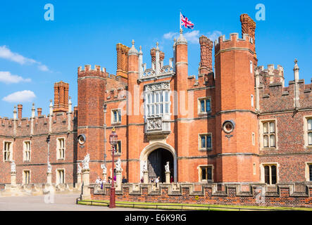 Hampton Court Palace fronte ovest Entrata Principale Londra Inghilterra REGNO UNITO GB EU Europe Foto Stock