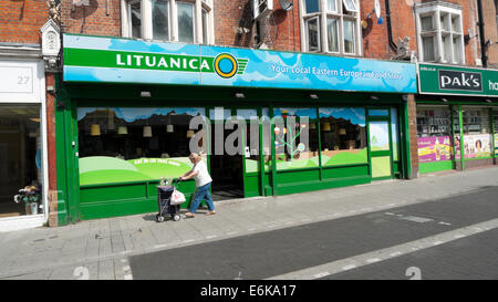 Lituanica Europeo Orientale cibo drogheria a Walthamstow Londra UK KATHY DEWITT Foto Stock