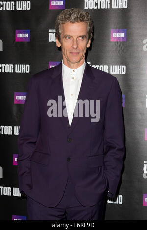 8 serie di medico che presentando Peter Capaldi, TV premiere nel quadrato di Leicester, Londra. Foto Stock