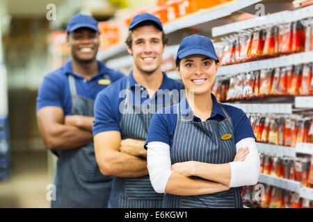 Gruppo di sorridente archivio hardware co-lavoratori Foto Stock