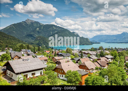 St Gilgen villaggio al Wolfgangsee nelle Alpi austriache Foto Stock