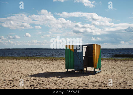 Armadio in legno spogliatoi sulla spiaggia Foto Stock