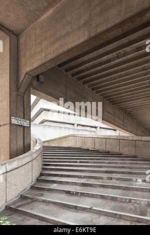 Paradise Place che conduce Paradise Forum e la vecchia Biblioteca centrale di Birmingham, (ora demolita 2016) Birmingham, Inghilterra, Regno Unito Foto Stock