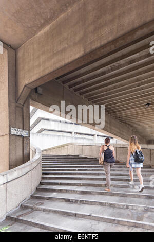 Paradise Place che conduce Paradise Forum e la vecchia Biblioteca centrale di Birmingham, (ora demolita 2016) Birmingham, Inghilterra, Regno Unito Foto Stock