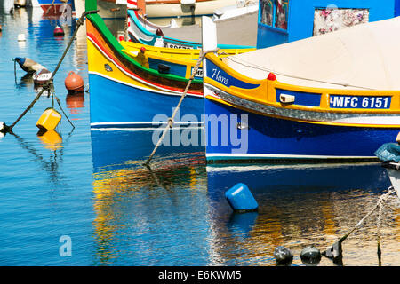 Occhio di Osiride Luzzus Malta Msida Creek Valletta barche da pesca Foto Stock
