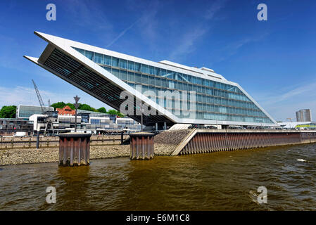 Modernes Bürogebäude Dockland am Fischereihafen Altona Amburgo, Deutschland, Europa Foto Stock