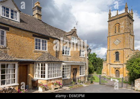 La chiesa di Inghilterra chiesa parrocchiale di San Pietro e San Paolo nel villaggio Costwold di Blockley, Gloucestershire, England, Regno Unito Foto Stock