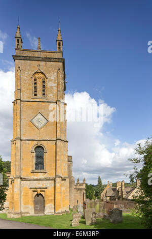 La chiesa di Inghilterra chiesa parrocchiale di San Pietro e San Paolo nel villaggio Costwold di Blockley, Gloucestershire, England, Regno Unito Foto Stock