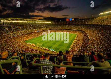 Vista del Camp Nou sulla giornata per Barcellona v Elche 24/08/2014 in cui il gioco ha finito di Barcelona 3 - 0 Elche Foto Stock