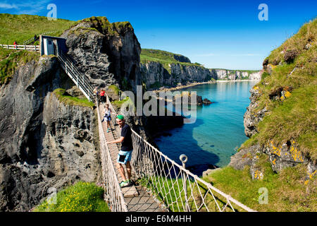Carrick-a-Rede ponte di corde, Co. Antrim, Irlanda del Nord Foto Stock