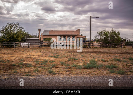 Aborigeno CREEK HOTEL, McKINLAY, a nord-ovest del Queensland, QUEENSLAND, Australia, pub, LANDSBOROUGH MATILDA AUTOSTRADA Foto Stock