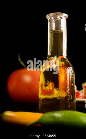 Tradizionali bulgare piccola bottiglia di grappa Foto Stock