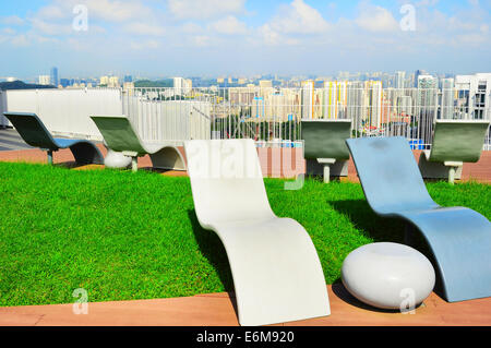 Lounge sulla sommità dei grattacieli di Singapore. Foto Stock