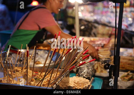 Notte in senso a Myeongdong, Seoul, Corea del Sud Foto Stock