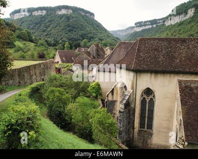 Baume les Messieurs è considerato uno dei più bei villaggi di Francia. Regione del Giura Foto Stock