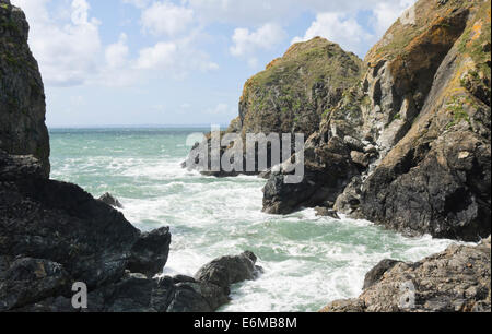 Mullion Cove penisola di Lizard Cornwall Inghilterra REGNO UNITO Foto Stock