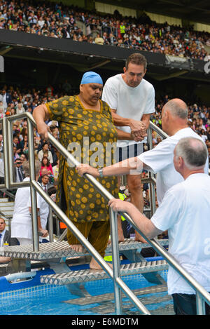 Battesimo Testimone di Geova convenzione di Londra Twickenham Stadium di Londra 2014 Foto Stock