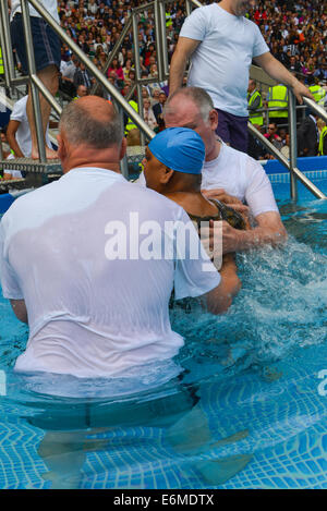 Battesimo Testimone di Geova convenzione di Londra Twickenham Stadium di Londra 2014 Foto Stock