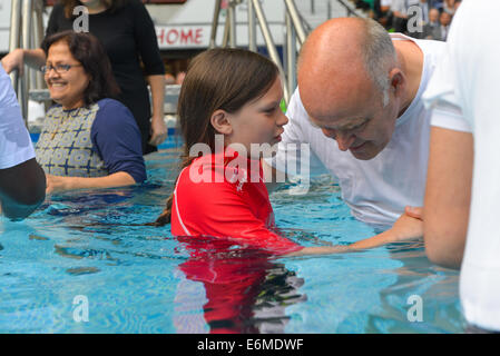 Battesimo Testimone di Geova convenzione di Londra Twickenham Stadium di Londra 2014 Foto Stock