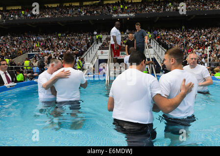 Battesimo Testimone di Geova convenzione di Londra Twickenham Stadium di Londra 2014 Foto Stock