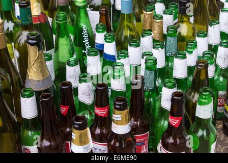 Vetro delle bottiglie di birra, Foto Stock