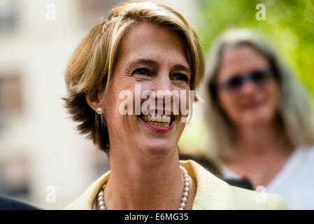 New York, Stati Uniti d'America. 26 Agosto, 2014. Candidato Gubernatorial Zephyr Teachout approvato dall'organizzazione nazionale delle donne Credito: Stacy Rosenstock Walsh/Alamy Live News Foto Stock