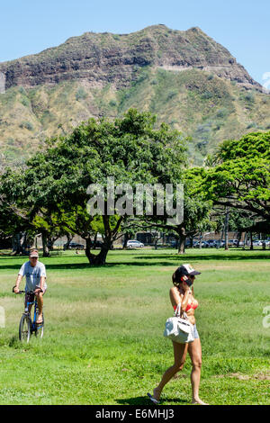 Honolulu Waikiki Beach Hawaii,Hawaiian,Oahu,Kapiolani Regional Park,vista,Diamond Head Crater,vulcano estinto,montagna,adulti adulti donne donne donne Foto Stock