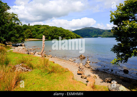 Lago di Windermere Il Parco Nazionale dei laghi di Inghilterra regno unito su una bella e soleggiata giornata estiva popolare attrazione turistica Foto Stock