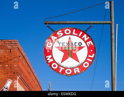 Texaco Gas Station segno sulla Route 66 in Erick Oklahoma Foto Stock