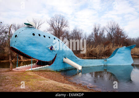 La balena blu sulla vecchia strada 66 in Catoosa Oklahoma Foto Stock