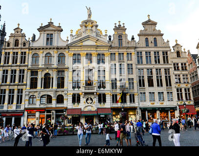 Facciate di splendidi edifici antichi in Grand Place nel centro di Bruxelles. Foto Stock