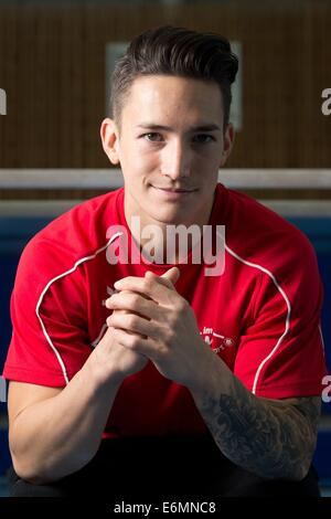 Stuttgart, Germania. 20 agosto 2014. Il tedesco ginnasta artistica Marcel Nguyen pone nella ginnastica artistica forum di Stoccarda, Germania, 20 agosto 2014. Foto: Sebastian Kahnert/dpa/Alamy Live News Foto Stock