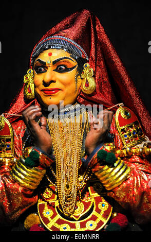 Kathakali, tradizionale danza rituale theatre, Varkala Kerala, India Sud Occidentale, India Foto Stock