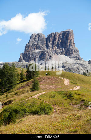 Sentiero escursionistico, monte Averau montagna, Passo Falzarego, Dolomiti, della Regione del Veneto, provincia di Belluno, Italia Foto Stock