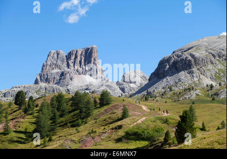 Sentiero escursionistico, monte Averau montagna, Passo Falzarego, Dolomiti, della Regione del Veneto, provincia di Belluno, Italia Foto Stock