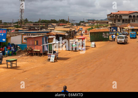 La vita del villaggio, Anyaa, Accra, Ghana, Africa Foto Stock