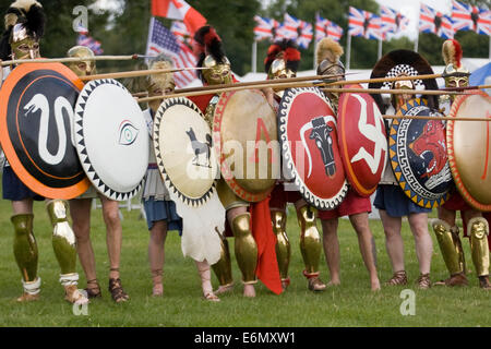 Il Greco antico soldati preparando per la battaglia Foto Stock