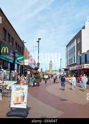 High street in Rhyl Denbighshire Wales UK Foto Stock