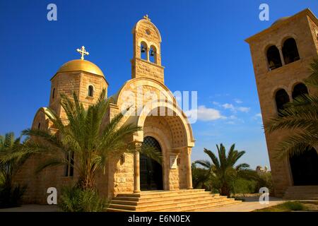 Chiesa Ortodossa di San Giovanni Battista, il sito del Battesimo di Gesù a Betania, Giordania, Medio Oriente Foto Stock