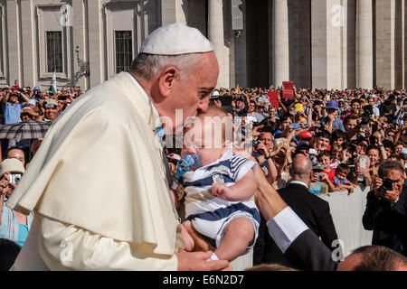 Città del Vaticano. Il 27 agosto, 2014. Udienza Generale del Papa Francesco - 27 agosto 2014 Credit: Davvero Facile Star/Alamy Live News Foto Stock