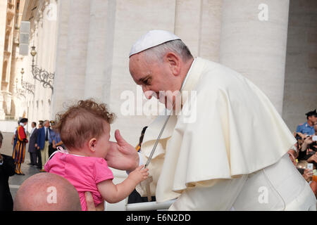 Città del Vaticano. Il 27 agosto, 2014. Udienza Generale del Papa Francesco - 27 agosto 2014 Credit: Davvero Facile Star/Alamy Live News Foto Stock