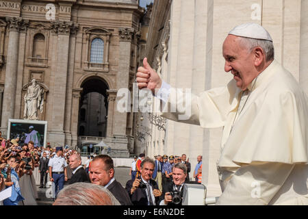 Città del Vaticano. Il 27 agosto, 2014. Udienza Generale del Papa Francesco - 27 agosto 2014 Credit: Davvero Facile Star/Alamy Live News Foto Stock