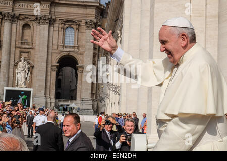 Città del Vaticano. Il 27 agosto, 2014. Udienza Generale del Papa Francesco - 27 agosto 2014 Credit: Davvero Facile Star/Alamy Live News Foto Stock