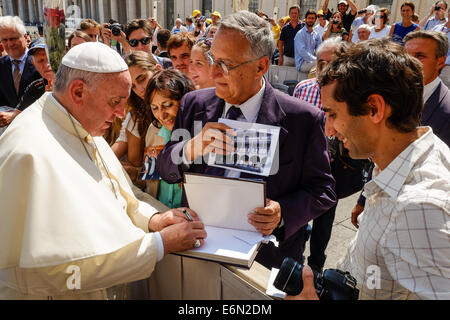 Città del Vaticano. Il 27 agosto, 2014. Udienza Generale del Papa Francesco - 27 agosto 2014 Credit: Davvero Facile Star/Alamy Live News Foto Stock