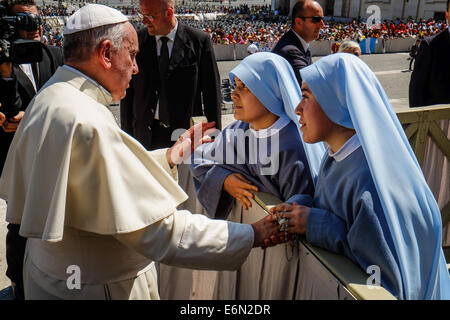 Città del Vaticano. Il 27 agosto, 2014. Udienza Generale del Papa Francesco - 27 agosto 2014 Credit: Davvero Facile Star/Alamy Live News Foto Stock