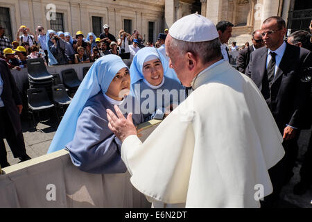 Città del Vaticano. Il 27 agosto, 2014. Udienza Generale del Papa Francesco - 27 agosto 2014 Credit: Davvero Facile Star/Alamy Live News Foto Stock