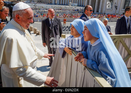 Città del Vaticano. Il 27 agosto, 2014. Udienza Generale del Papa Francesco - 27 agosto 2014 Credit: Davvero Facile Star/Alamy Live News Foto Stock