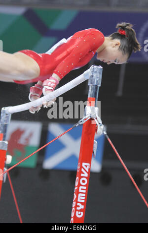 Michelle TEO di Singapore sulla donna le barre irregolari nella ginnastica artistica al 2014 giochi del Commonwealth a Glasgow. Foto Stock