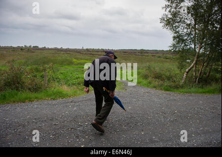 Oristown, Meath, Irlanda. 27 Agosto, 2014. Nella foto è Pietro Malone a livello locale un uomo che possiede una parte di Oristown bog e aveva permesso di dare al personale ICLVR alla chirurgia il BOG.Una nuova ricerca in corrispondenza di Oristown Bog nella contea di Meath ha preso il via oggi come parte del costante impegno per individuare i resti di uno degli scomparsi.23-anno-vecchio uomo di Belfast Brendan Megraw era stato rapito da parte dell'IRA dalla sua casa di Twinbrook nella città in 1978.è stato assassinato e segretamente sepolto. Credito: Barry Cronin/Alamy Live News Foto Stock